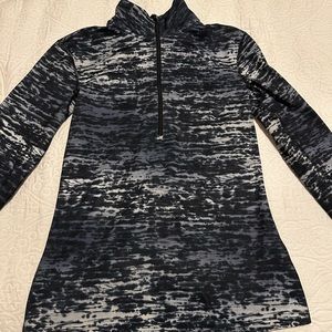 Nike women’s quarter zip therma-fit.